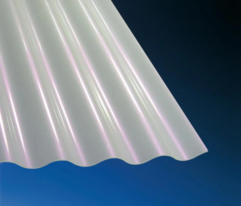 Sunstop Lichtplatte aus Acrylglas. Reduziert die Wärmeentwicklung unter dem Dach. Hier im Profil 76/18 Sinus (Welle)